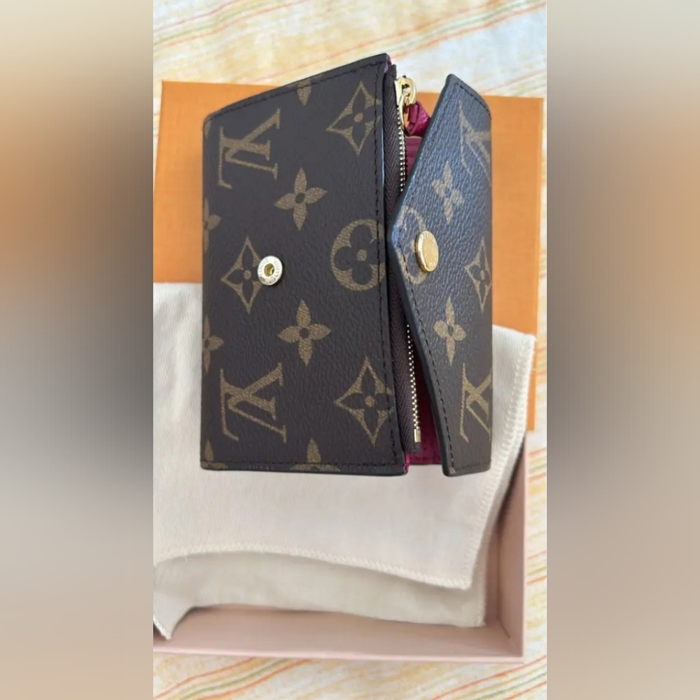 Louis Vuitton Monogram Victorine Wallet - Picture 3 of 9